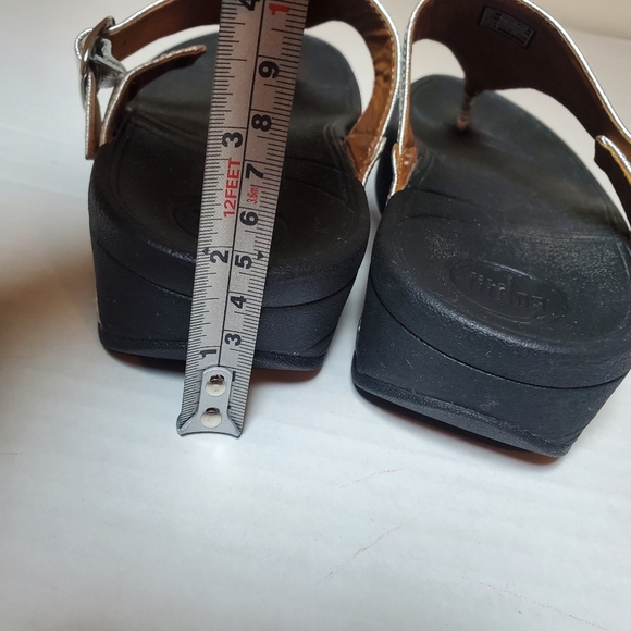 FitFlop The Shiny Silver Reptile Thong Flip Flops Sandals 350-011 Womens SZ 7 - Picture 8 of 9